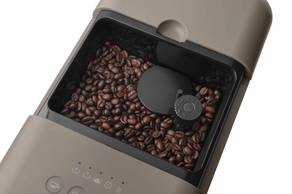 Smeg se lance dans les machines à café automatiques avec broyeur à grain - www.heavybull.com