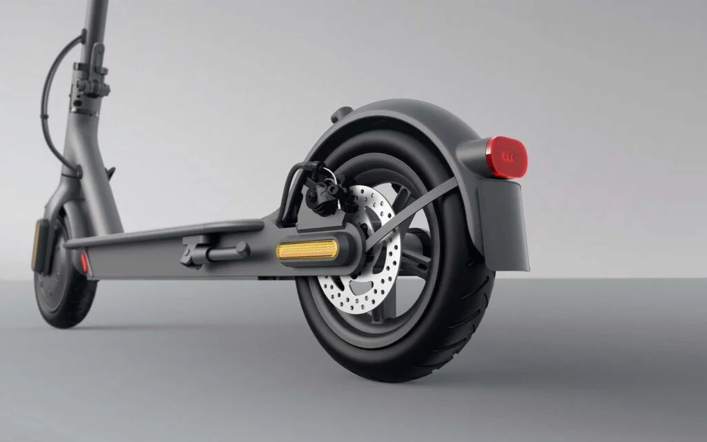 La trottinette électrique Xiaomi Scooter 1S est à un bon prix pour les soldes - www.heavybull.com
